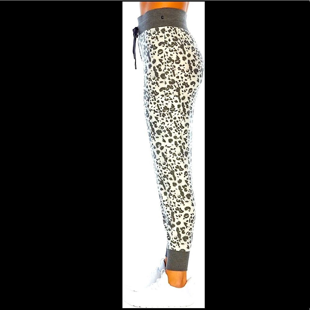 MARIKA || Comfort Tie Knit Pocket Jogger in Watercolor Leopard - SZ XS